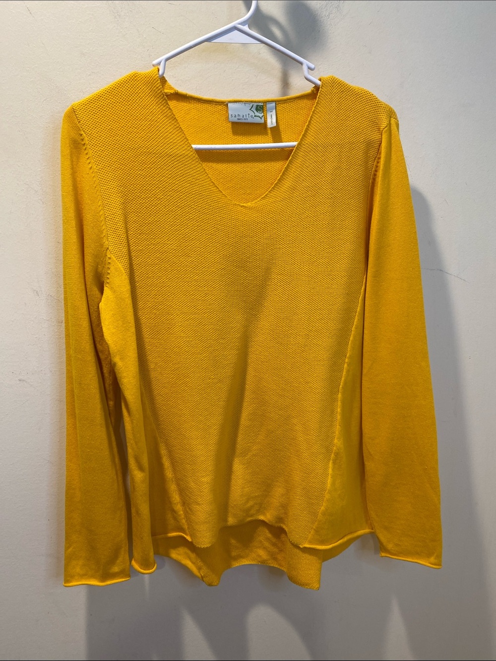 Sahalie Bright Yellow Knit V-Neck Long Sleeves  Top Sz L